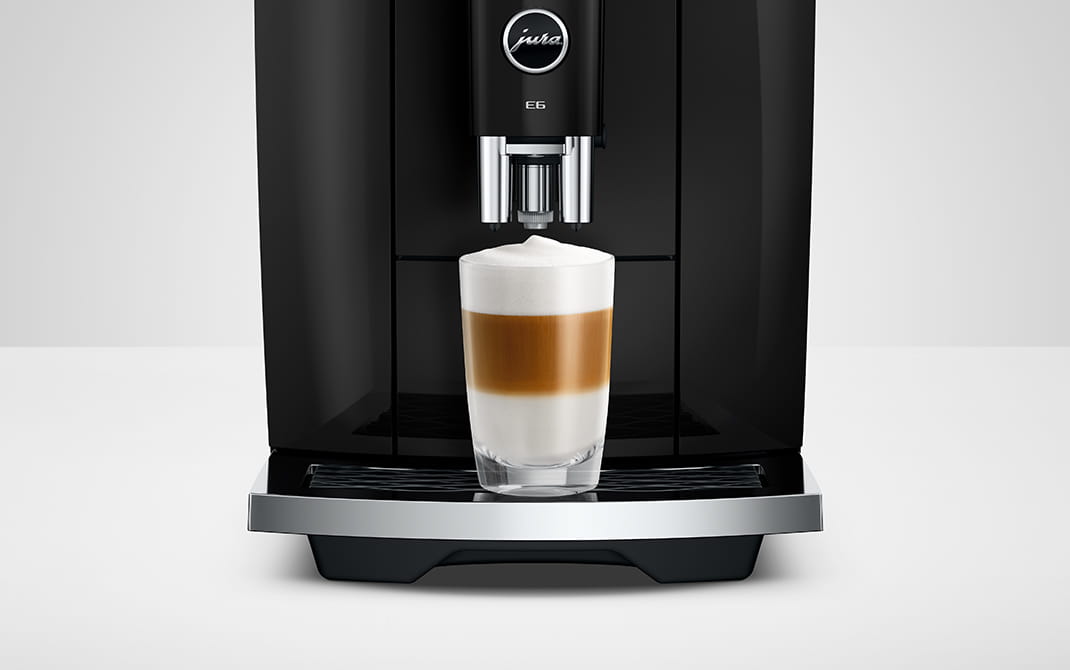 JURA E6 Milchschaum und Heißwasser